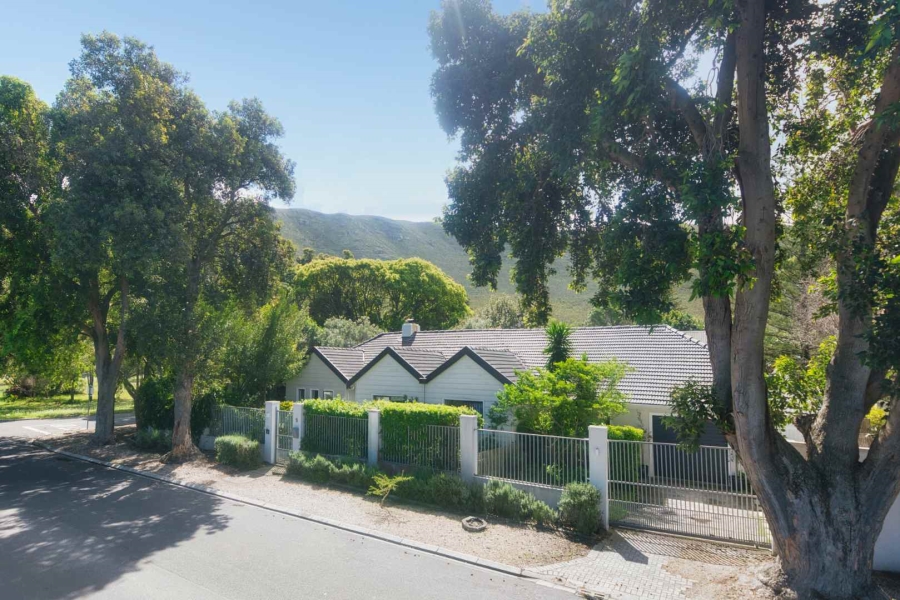 6 Bedroom Property for Sale in Northcliff Western Cape